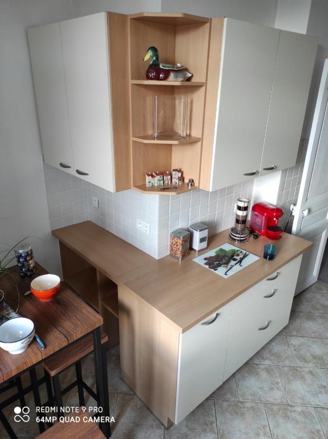 Pretty And Quiet Floor 2 Bedroom Flat In The Port Area Of Nizza