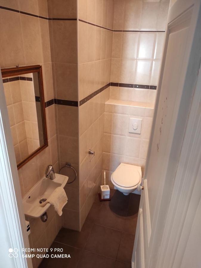 Pretty And Quiet Floor 2 Bedroom Flat In The Port Area Of Nizza