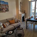 Pretty And Quiet Top Floor 2 Bedroom Flat In The Port Area Of Nice